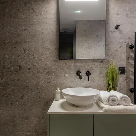 The Next Chapter, Nilie Hospitality Mgmt Apartament Salonic