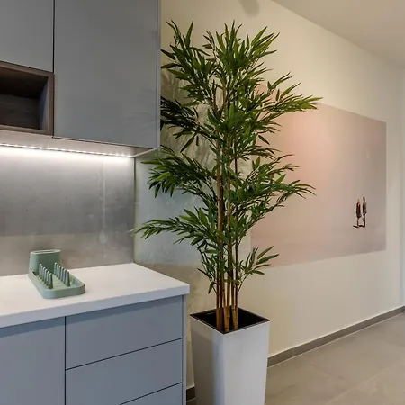 The Next Chapter, Nilie Hospitality Mgmt Apartament Salonic